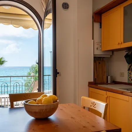 Feriehus L'arcipelago Fronte Mare Con Ampio Balcone