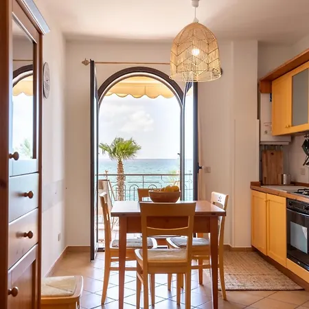 L'arcipelago Fronte Mare Con Ampio Balcone *