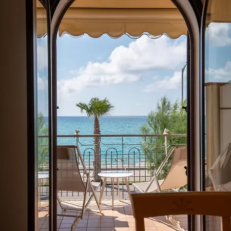 L'arcipelago Fronte Mare Con Ampio Balcone *