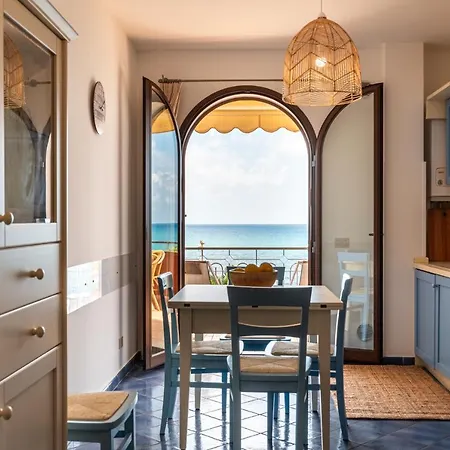 L'arcipelago Fronte Mare Con Ampio Balcone Capo dʼOrlando