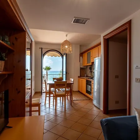 Feriehus L'arcipelago Fronte Mare Con Ampio Balcone Capo dʼOrlando