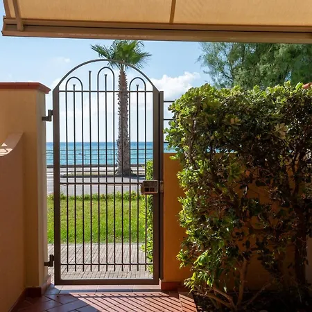 L'arcipelago Fronte Mare Con Ampio Balcone Feriehus Capo dʼOrlando