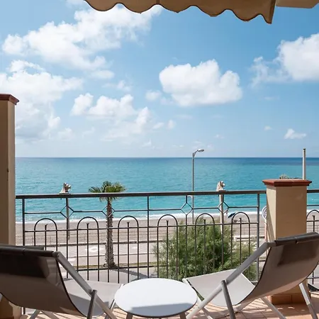 Feriehus L'arcipelago Fronte Mare Con Ampio Balcone Capo dʼOrlando